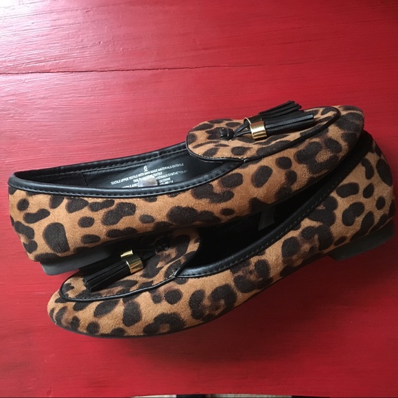 Leopard Cheetah Print Loafers with Tassel Detail - Picture 5 of 8